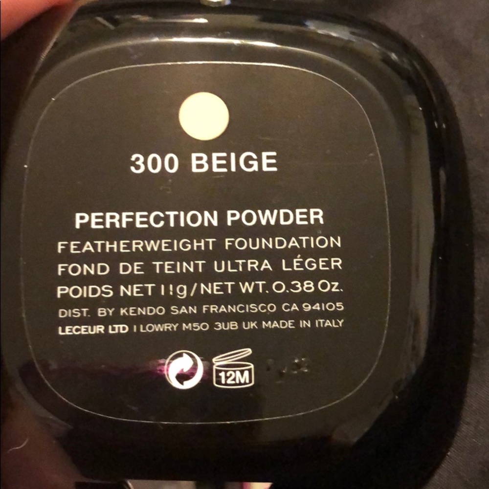 Marc Jacobs 300 Beige Perfection Powder - Picture 4 of 4